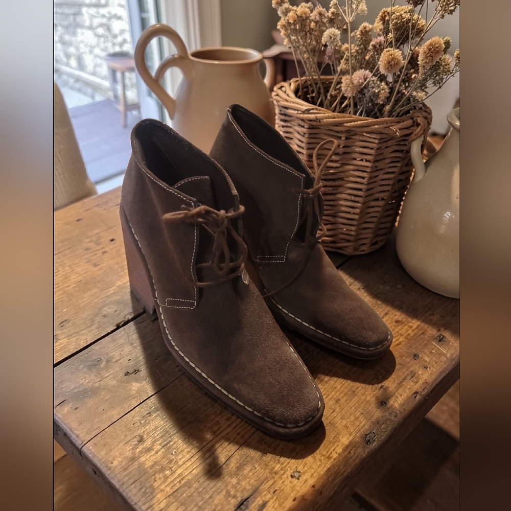 Ralph Lauren Like New VTG Chocolate Brown Suede Classic Ankle High Boot